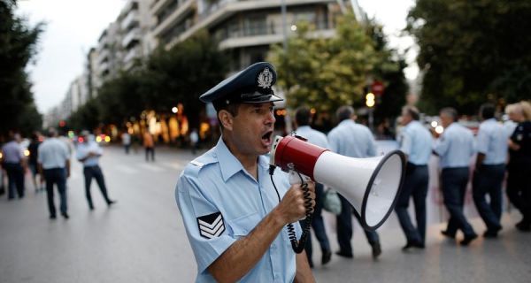 Αστυνομικοί για πλειστηριασμούς: Δεν θα ξεσπιτώσουμε εμείς τους Έλληνες