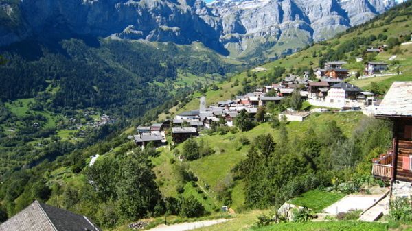 Χωριό στην Ελβετία αναζητεί κατοίκους επί πληρωμή!