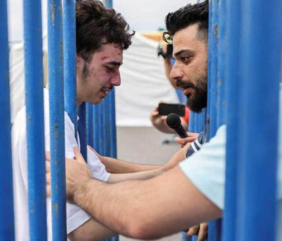 Ναυάγιο Πύλος: Η στιγμή που ξανασμίγουν αδέρφια από τη Συρία