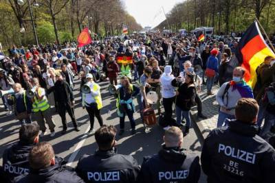 Γερμανία: Διαδηλώσεις κατά του υποχρεωτικού εμβολιασμού