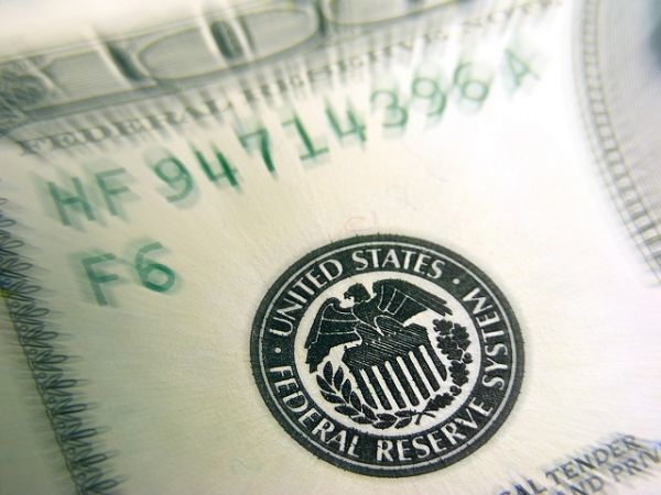 Αμετάβλητα διατήρησε τα επιτόκια η Fed