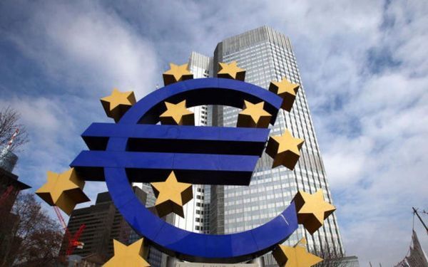 Με τα μάτια στην ΕΚΤ η κυβέρνηση ζητεί «ανάσες» ρευστότητας