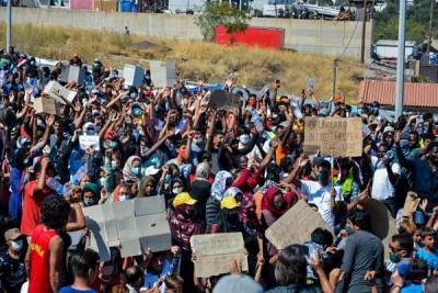 Λέσβος: Διαμαρτυρία χιλιάδων προσφύγων-Εντατικές εργασίες για νέο καταυλισμό