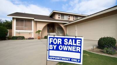 ΗΠΑ: Αυξήθηκαν κατά 2% οι πωλήσεις υφιστάμενων κατοικιών τον Ιούλιο