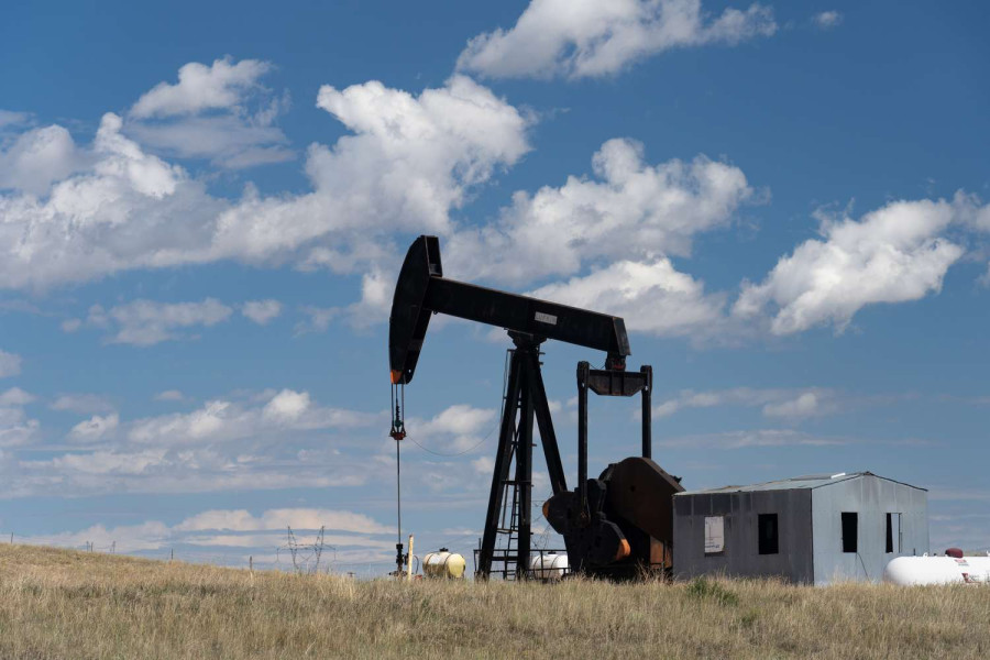 Προς εβδομαδιαία υποχώρηση 4% το πετρέλαιο- Πέφτει το φυσικό αέριο