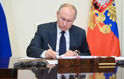 Πούτιν: Περιορισμοί στη χορήγηση βίζας σε πολίτες «μη φιλικών» χωρών