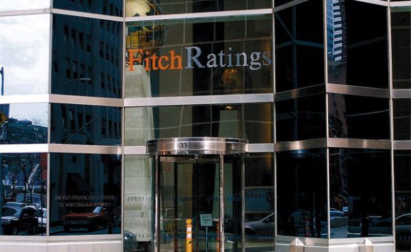 Ο οίκος αξιολόγησης Fitch απειλεί τις ΗΠΑ
