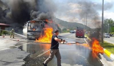 Τουρκία: 5 νεκροί και 15 τραυματίες από φωτιά σε λεωφορείο