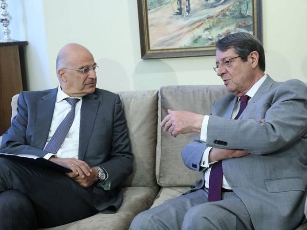 Συνεργασία Ελλάδας-Κύπρου και τουρκικές προκλήσεις στη συνάντηση Δένδια-Αναστασιάδη