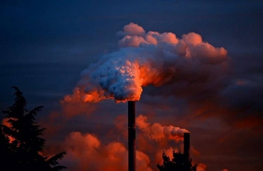 ΙΕΑ: Σε χαμηλό δεκαετίας οι εκπομπές άνθρακα το 2020