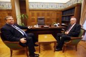 Σαμαράς: Ψηφίστε το νομοσχέδιο του ΠΑΣΟΚ για την ΕΡΤ, αλλιώς πάμε σε εκλογές