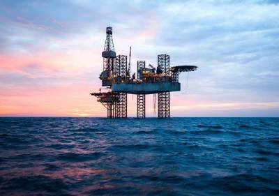 Η στήριξη του ΟΠΕΚ ενισχύει τις τιμές του πετρελαίου