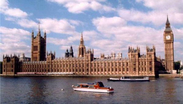 Λήξη συναγερμού για το ύποπτο δέμα στο βρετανικό κοινοβούλιο
