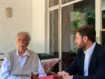 Συνάντηση Ανδρουλάκη με τον Έλληνα δικηγόρο του Μαντέλα