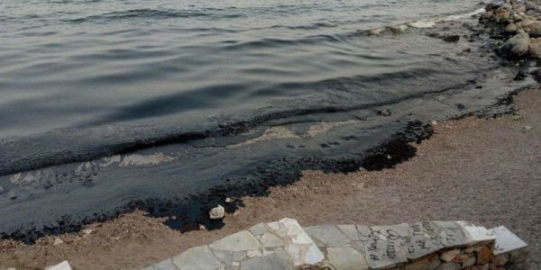 ΥΠΕΝ: Οι ενέργειες για την αντιμετώπιση της ρύπανσης στη Σαλαμίνα
