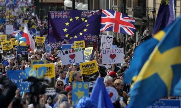Βρετανία: Χιλιάδες διαδηλωτές κατά του Brexit