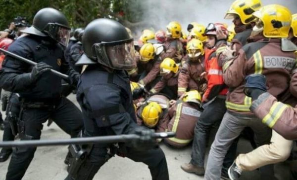 Διεθνής κατακραυγή για την αστυνομική βία στην Καταλονία
