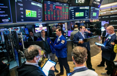 Άλλαξε πρωταγωνιστή η Wall Street: Σε ιστορικό υψηλό ο Dow Jones