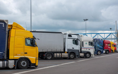Ευρωκοινοβούλιο: Μέτρα για μείωση του διοξειδίου του άνθρακα από φορτηγά-λεωφορεία