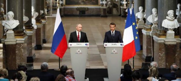 Συνάντηση Πούτιν-Μακρόν: «Βέτο» Γαλλίας για χρήση χημικών στη Συρία