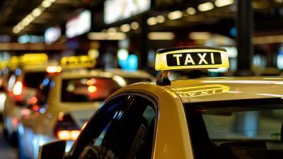 Οδηγοί ταξί: Αντιδρούν στη μείωση ελάχιστου τιμήματος μίσθωσης ΕΙΧ οχημάτων