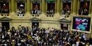 Αργεντινή: Βουλευτής θηλάζει την κόρη της στο Κογκρέσο! (φωτό)