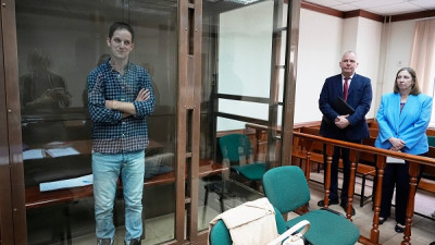 Ρωσία: Παρατείνεται η προφυλάκιση του δημοσιογράφου της WSJ