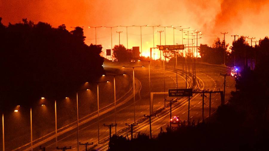 Οι φλόγες πέρασαν την Εθνική προς Ωρωπό-Αίτημα εκκένωσης του Μαρκόπουλου