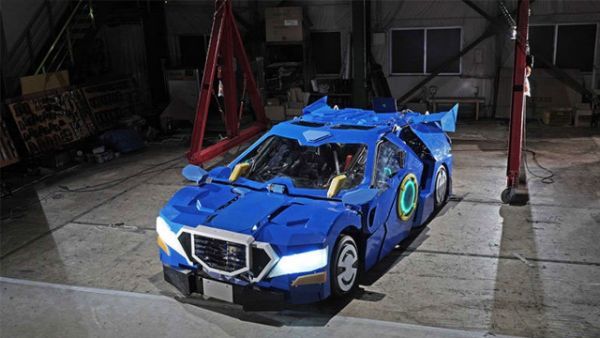 Ιαπωνία: Ρομπότ... transformer που μεταμορφώνεται σε αυτοκίνητο!