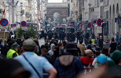 Εικόνες χάους στη Γαλλία: Τέταρτη νύχτα ταραχών και ρεκόρ συλλήψεων
