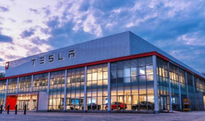 Tesla: Αναθεωρεί ανοδικά τις δαπάνες της για το επόμενο 12μηνο