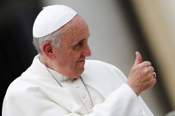 Το &quot;αλληλέγγυο πασχαλινό δώρο&quot; του Πάπα Φραγκίσκου σε διακόσιες φτωχές οικογένειες
