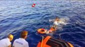 Τουλάχιστον δέκα νεκροί από ναυάγιο πλοιαρίου με μετανάστες ανοικτά της Λιβύης