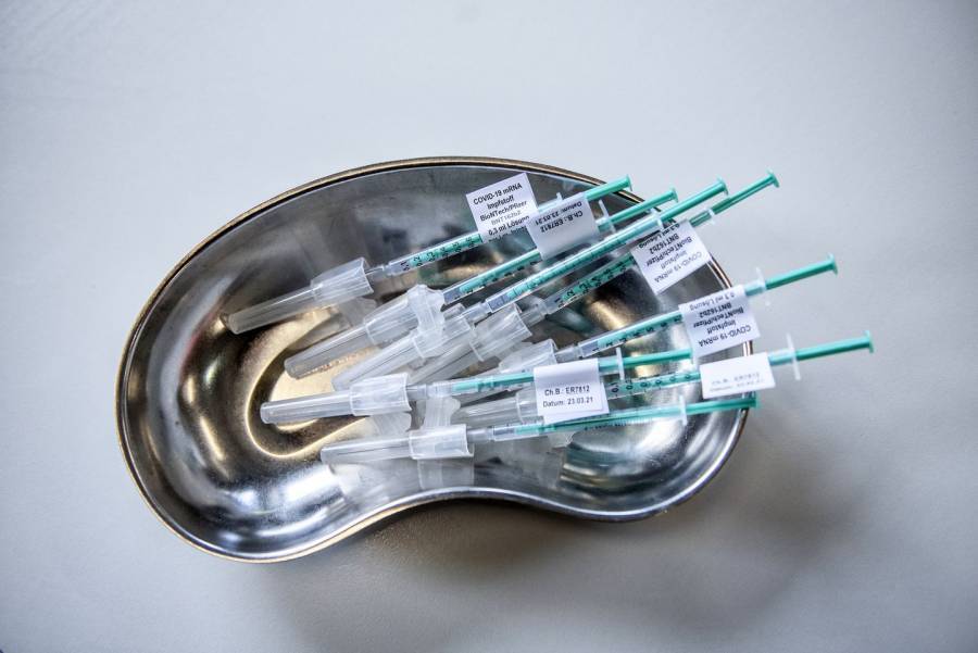 Κορονοϊός: Ο ΠΟΥ ζητά μορατόριουμ για τρίτες δόσεις εμβολίων 