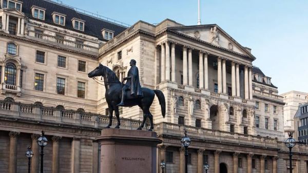 Τράπεζα της Αγγλίας: «Πολύ σταδιακές» αυξήσεις επιτοκίων μετά το Brexit
