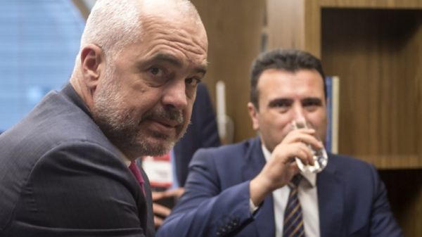 Ο Χαν ανοίγει παράθυρο ένταξης στην ΕΕ σε ΠΓΔΜ- Αλβανία