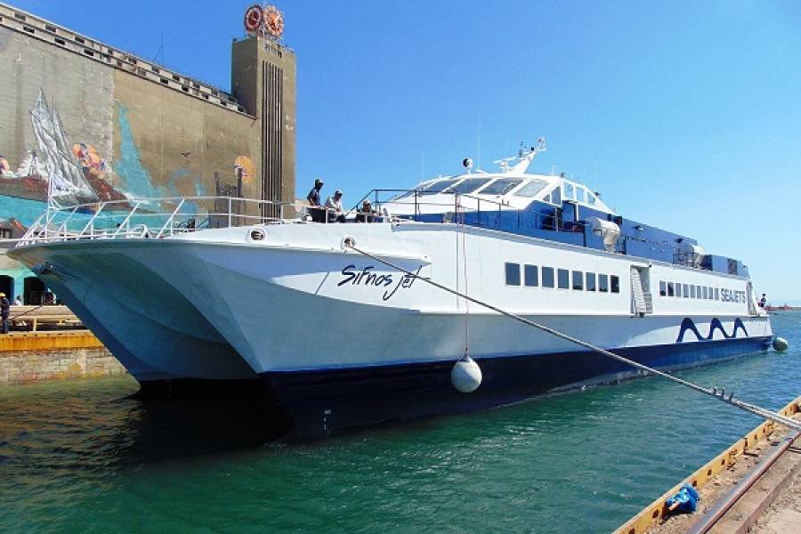Συνελήφθη ο πλοίαρχος του «Sifnos Jet» για μεταφορά υπεράριθμων επιβατών