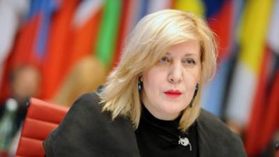 Σεβασμό στα δικαιώματα των Αφγανών προσφύγων απαιτεί η Επίτροπος Mijatović