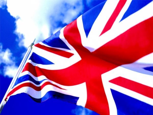 Bloomberg: Η υποχώρηση της στερλίνας εκτίναξε τις Βρετανικές εξαγωγές