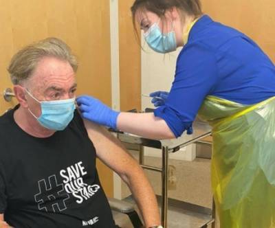Κορονοϊός:Ο Άντριου Λόιντ Βέμπερ έκανε εθελοντικά το εμβόλιο της Οξφόρδης