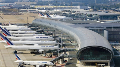 Εκκενώθηκαν ξανά πέντε αεροδρόμια στη Γαλλία