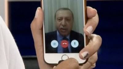 Ο Ερντογάν περιγράφει την... ηρωική του στάση στο πραξικόπημα