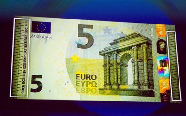 Προβλήματα στα ΑΤΜ από τα νέα 5ευρα