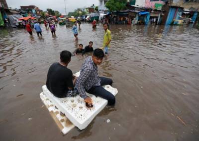 Πάνω από 100 νεκροί από τις καταστροφικές πλημμύρες στη Ν.Ασία