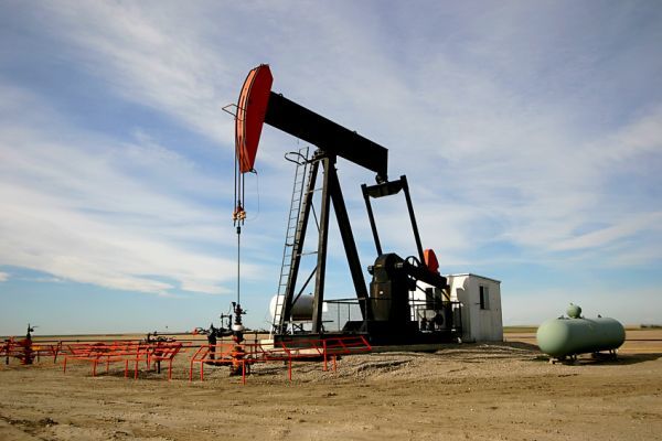 Πτώση 2% στο πετρέλαιο μετά τα στοιχεία για τα αποθέματα