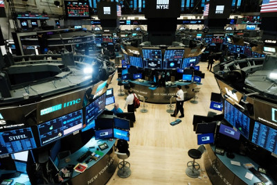 «Απογειώνεται» η Wall Street μετά το «φρένο» του πληθωρισμού