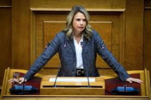 Αποστολάκη: Καμία νομιμοποίηση στην αμνήστευση του Καραμανλή