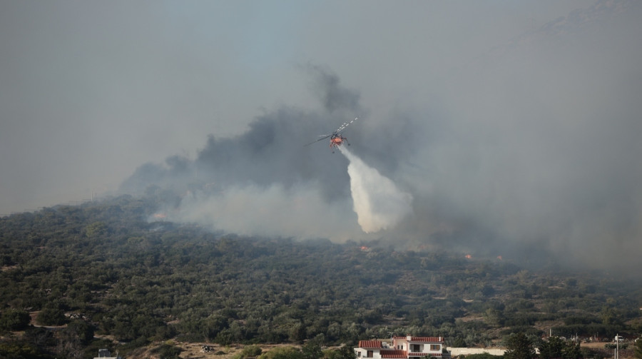 Φωτιά στο Σκάλωμα Αγρινίου - Σηκώθηκαν και εναέρια μέσα
