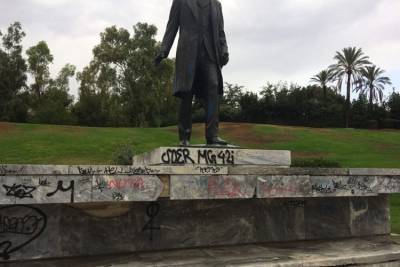 Δήμος Αθηναίων: Οργάνωσε επιχείρηση καθαρισμού μνημείων από γκράφιτι