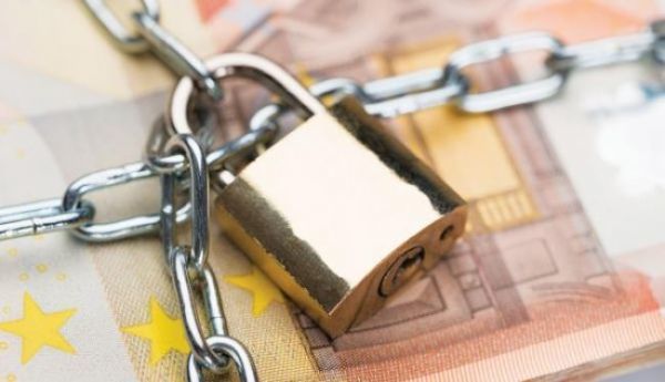 ΑΑΔΕ: Εξετάζει μπλόκο κατασχέσεων τραπεζικών λογαριασμών για οφειλέτες σε ρύθμιση